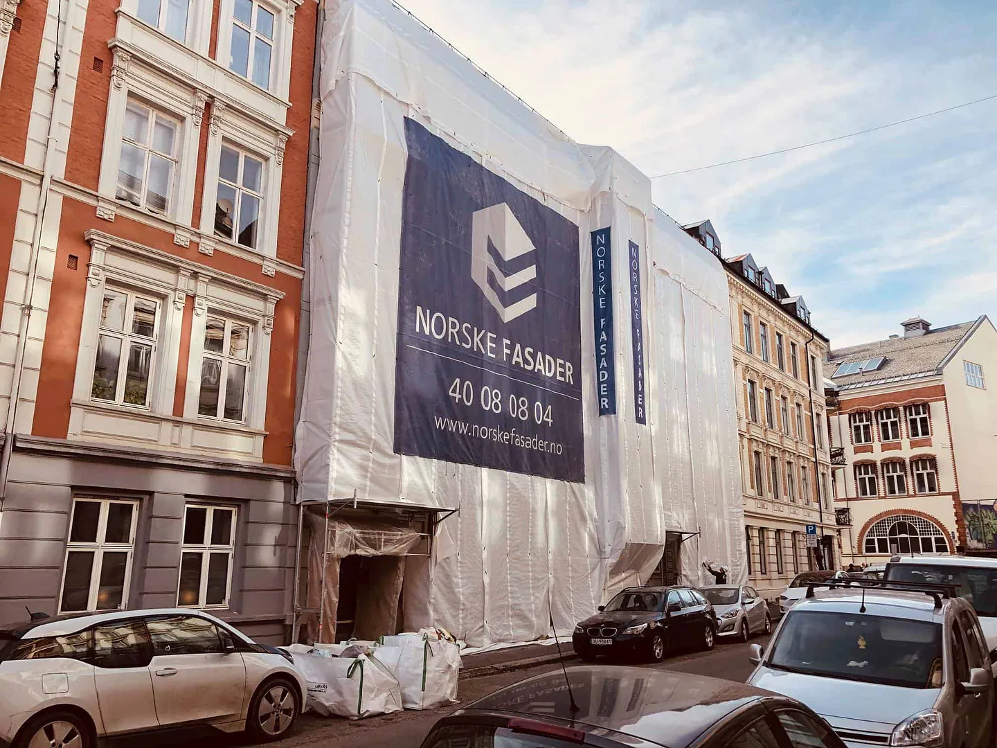 Fasaderenovering av et bygg
